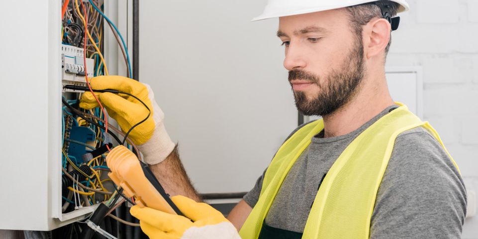 Reasons to Hire Professional Electricians From Baltimore, Maryland